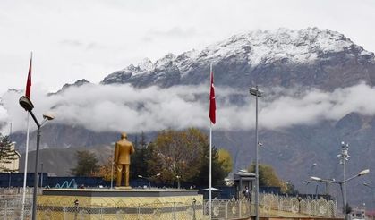 Hakkari'de yüksek kesimler beyaza büründü